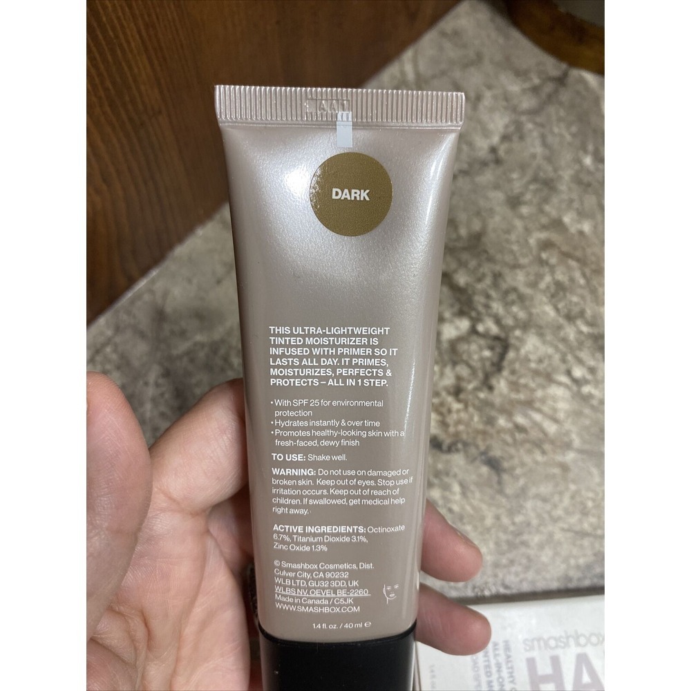 Smashbox Halo Healthy Glow All-In-One Tinted Moisturizer SPF 25 in Dark - Picture 4 of 4
